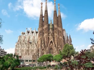 Barcelona Trip Itinerary for a Romantic Couples Getaway